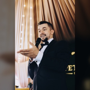 Ведущий Александр Кашапов