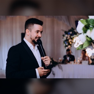 Ведущий Александр Кашапов