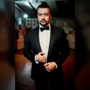 Ведущий Александр Кашапов