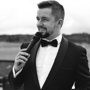 Ведущий Александр Кашапов